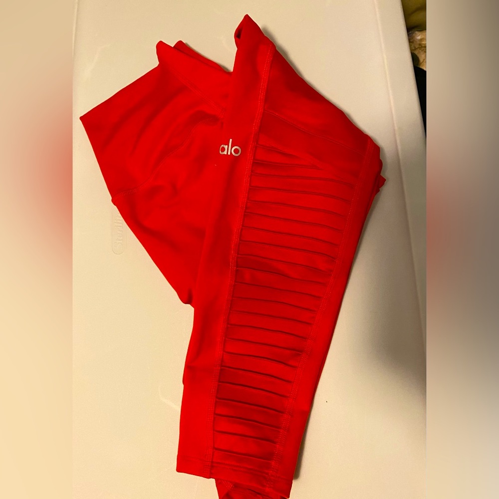 ALO NEON ORANGE LEGGINS. SIZE 6 / MEDIUM.